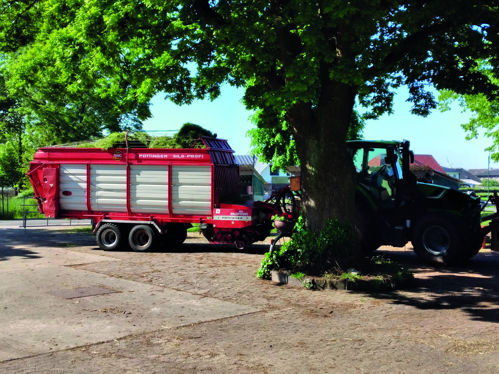 Trecker mit Anhänger